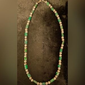 Vintage Beaded Necklace Green Agate w Silvertone Beads